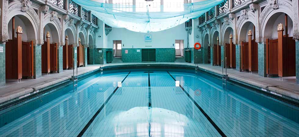 01 Baerwaldbad AlteSchwimmhalle innen